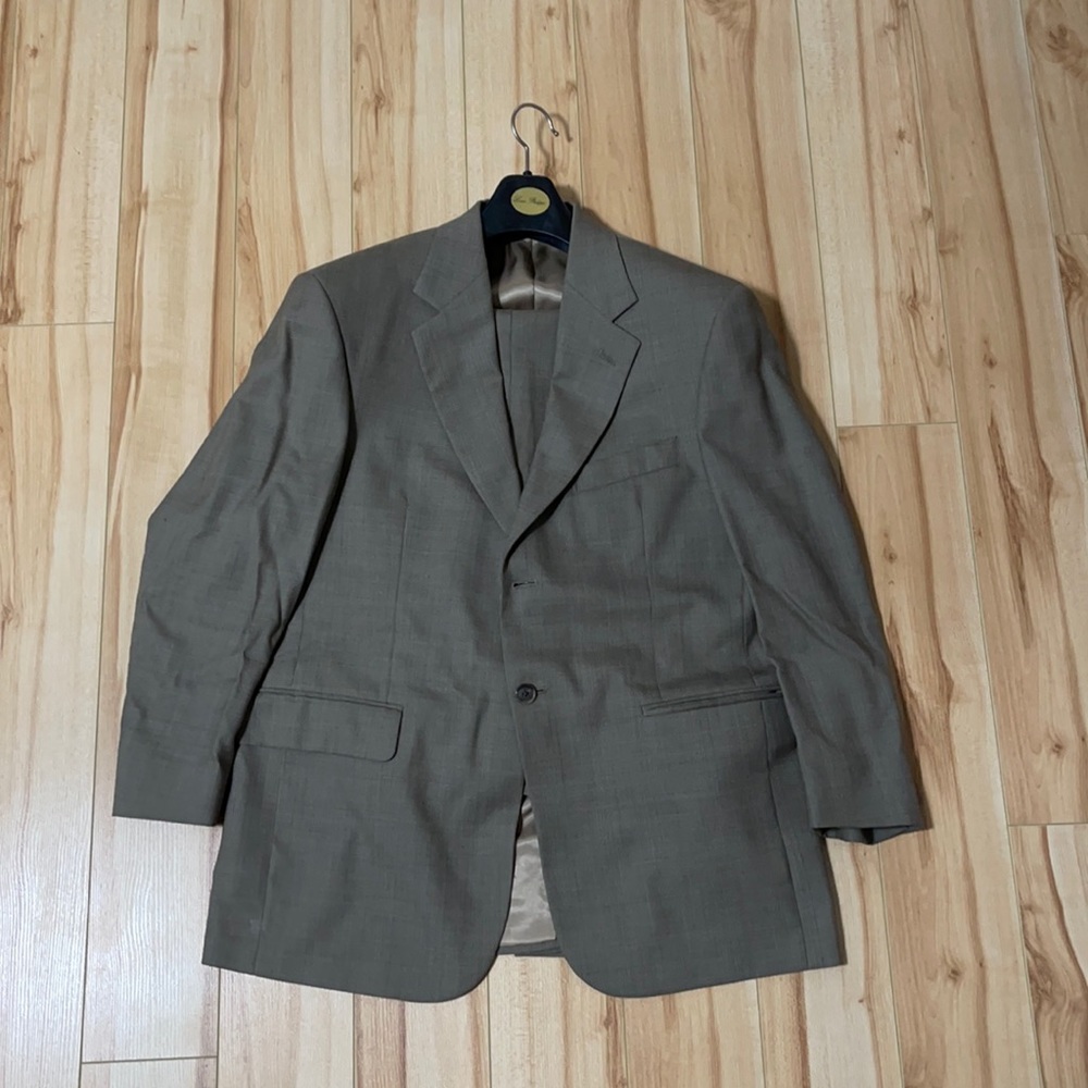 Men’s Suit for sale